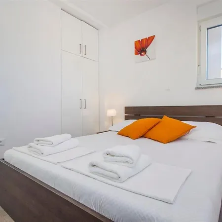 Of Murter, Two Bedroom 穆泰尔岛
